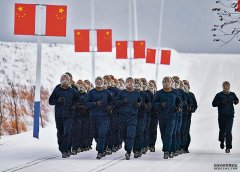 陆军某边防连东极哨所：战位迎朝阳 风雪